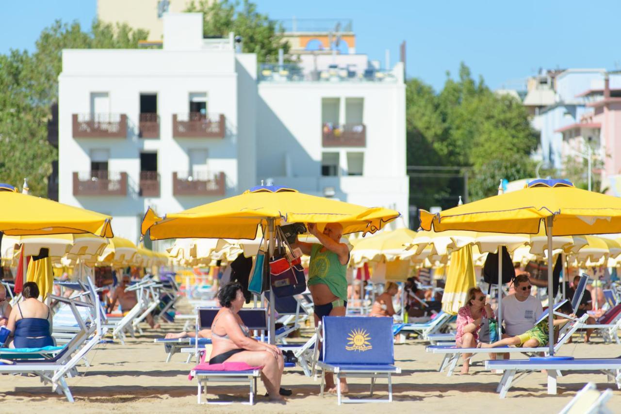 Hotel Nuova Medusa Rimini Exteriör bild